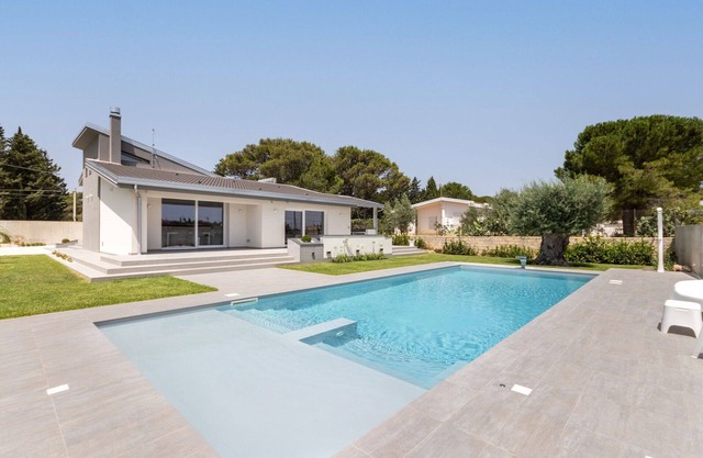 Stunning villa for 4 guests with private pool, A/C, WIFI and TV