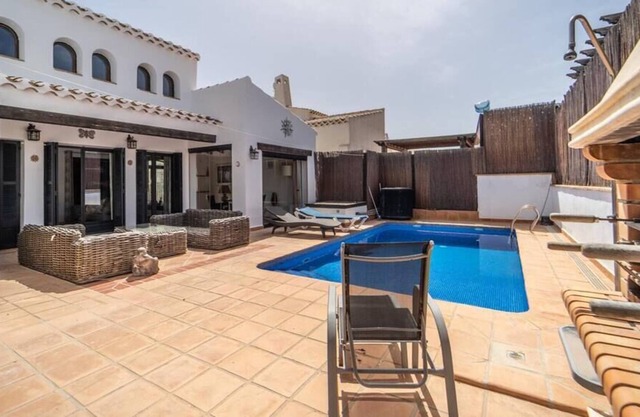 Stunning villa with Private Pool - BA15EV