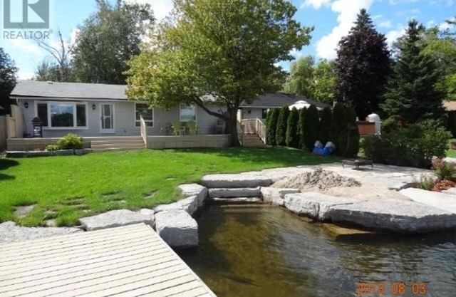 Stunning Waterfront! Easy access stairs to water, wifi. Central AC , 2 bathrooms