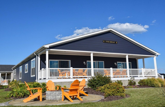 Stunning-waterfront, beach, pools, family fun & pets!