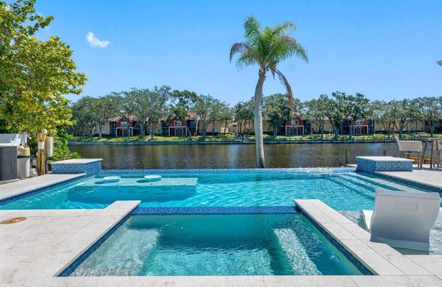 Stunning Waterfront Canal Home Heated Pool/Hot tub Amazing Views