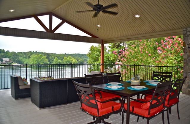 Stunning Waterfront Lake Hamilton Views! (With Covered boat stall)