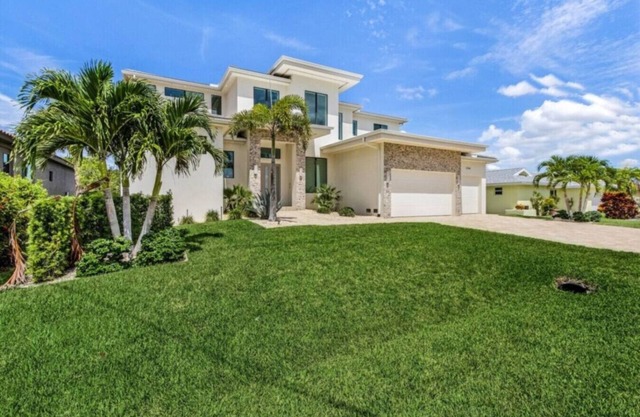 Stunning Waterfront Villa with Private Pool and Dock in Cape Coral