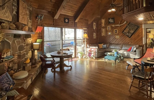 Style and comfort near Tennessee River and KY Lake