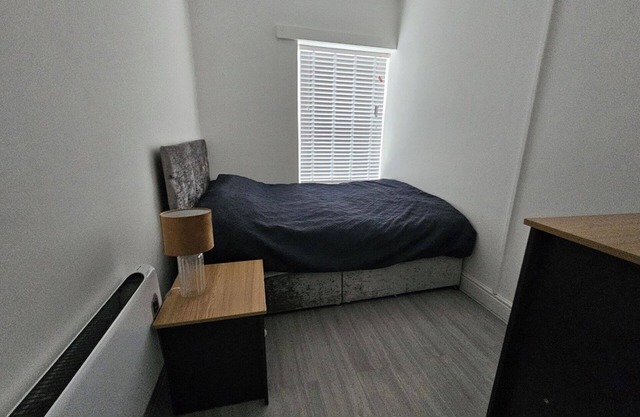 Stylish 1 Bedroom Flat near Bridgend Town centre