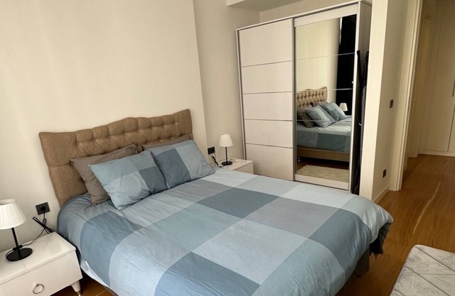Stylish 1 BR Apartment with free Wi-Fi, TV & Washer