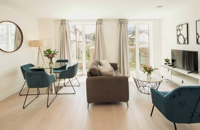 Stylish 1BD Flat with Gym and Lift access!