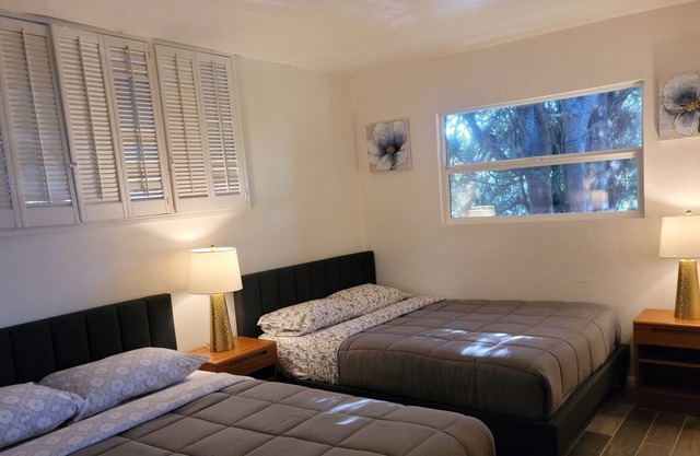 Stylish 1br-1b Beverly Hills Apt