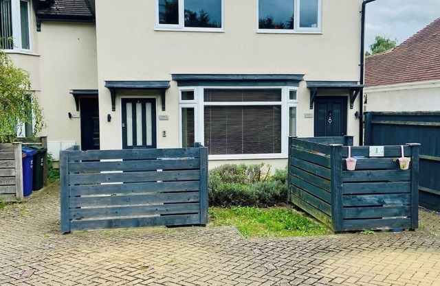 Stylish 2 Bed Apartment, sleeps 4