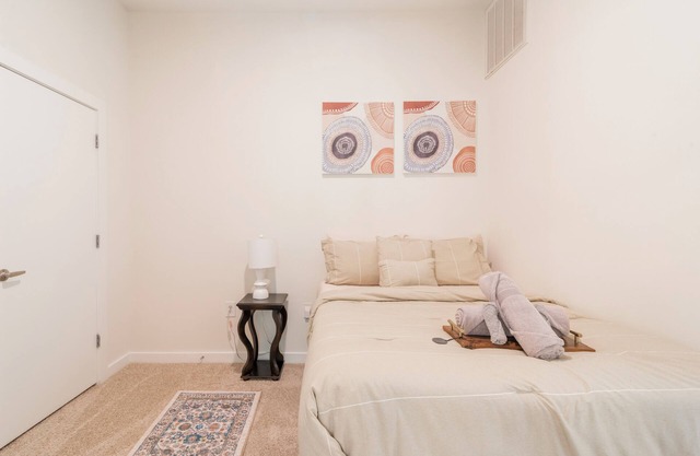 Stylish 2-Bedroom Apt in Charlotte with Free Parking