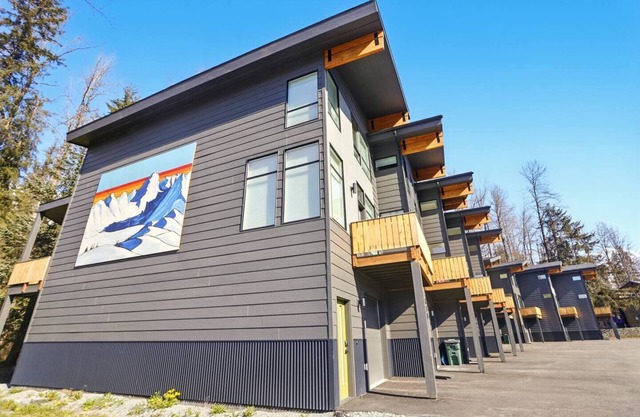 Stylish 2-Bedroom Townhome in Downtown Girdwood
