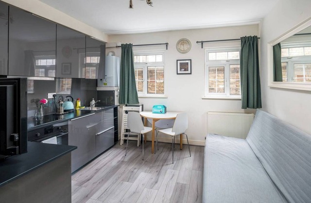 Stylish 2BD City Haven near Angel and Shoreditch