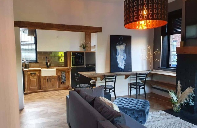 Stylish 2BR Stay with Hot Tub & Private Garden