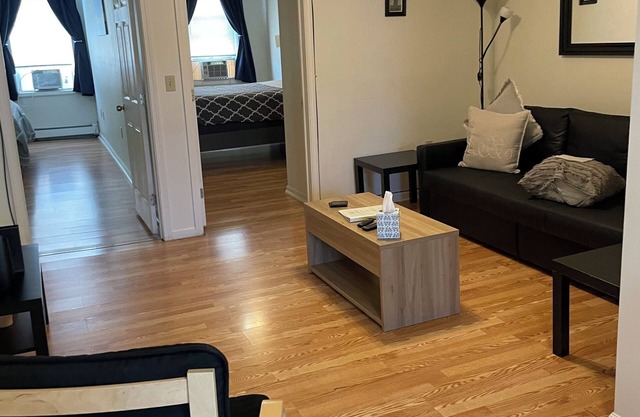 Stylish 2BR Retreat Steps from Thayer gate FREE private parking/WiFi