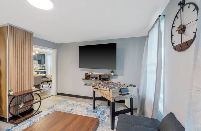 Stylish 2BR Syracuse Stay, Near Zoo, Museums and Downtown