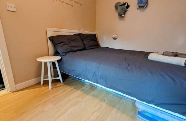 Stylish 3BR Dun Laoghaire Home Nr. Beach & Train
