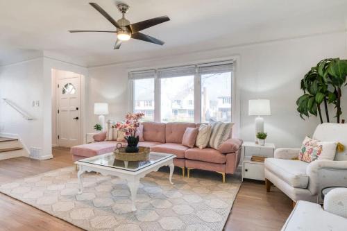 Stylish 3BR w Sunroom & Deck
