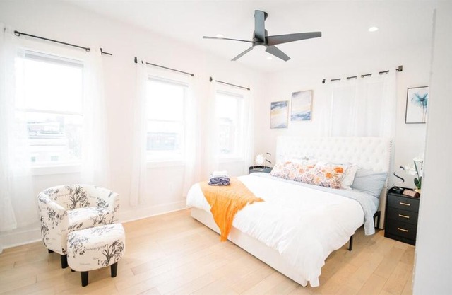 Stylish 4BR 4BA Rooftop Deck & Private Parking!