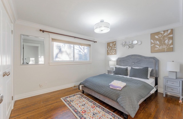 Stylish 4BR Home ~ Comfort ~ Central ~ Burlington