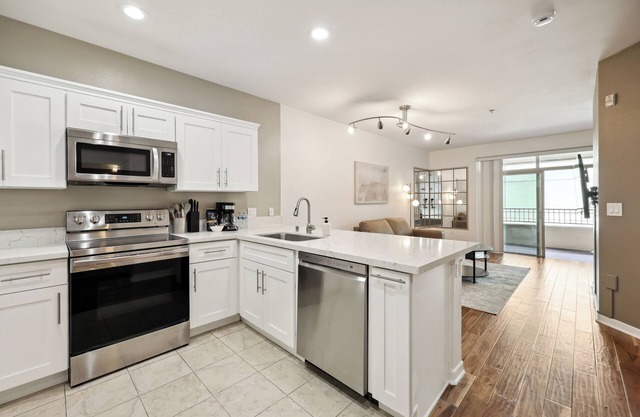 Stylish and Modern Condo in San Diego with Parking