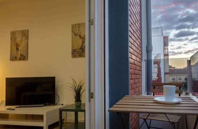 Stylish Apartment With Balcony