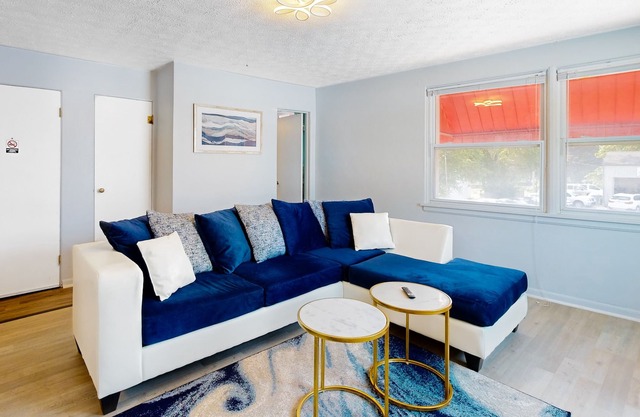 Stylish apartment close to universities, dining, and attractions