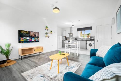 Stylish Apartment - Cradley Heath - Pet Friendly - Parking - Netflix 2MH