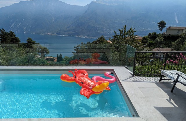 Stylish Appartm., Tremosine, 2-6 people, great lake view u. Hiking poss. Rehabilitated,