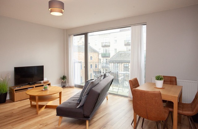 Stylish Balcony Apartment in Glasgow