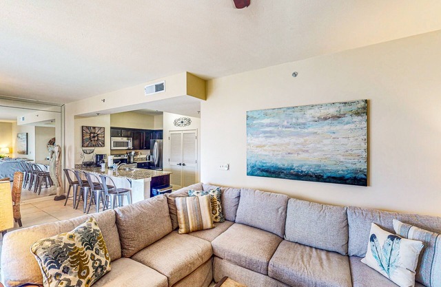Stylish, beachfront hideaway with great views, hot tub, pools, tennis, & gym