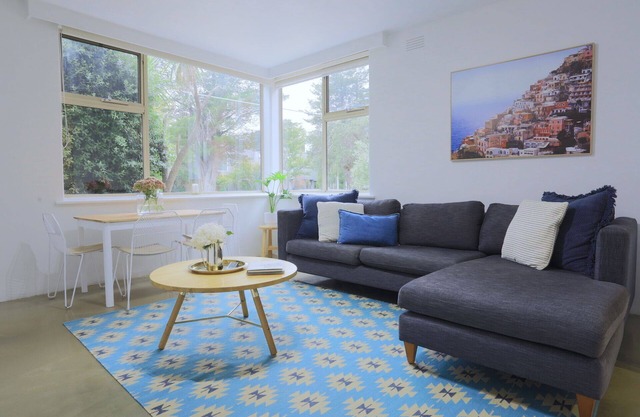 Stylish Boutique Stay, meters from beach, restaurants, parks and tram