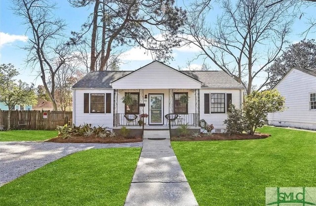 Stylish Bungalow in Savannah, King & Queen Bed + Office. 2 miles to Downtown.