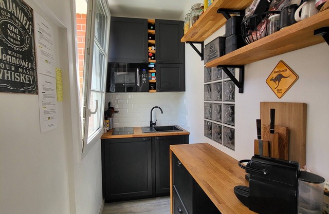 Stylish, Calm & Bright Studio