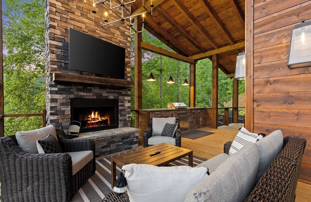 Stylish Charm, Comfort, Epic Views, HotTub, Games