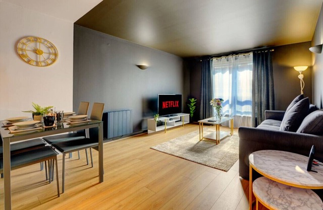 Stylish City Centre Apartment FreeParking Wifi