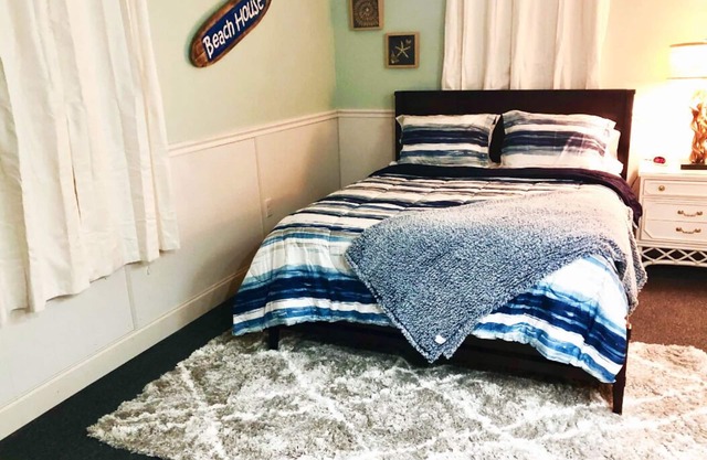 ★Stylish & Comfy★ Private Entry, ♛Queen Bed + Pkg