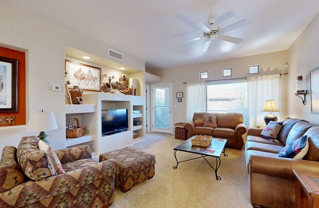 Stylish condo with pool, hot tub & lovely mountain views