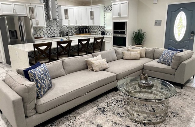 Stylish & Cozy ~ 10min to Anna Maria Beaches & IMG