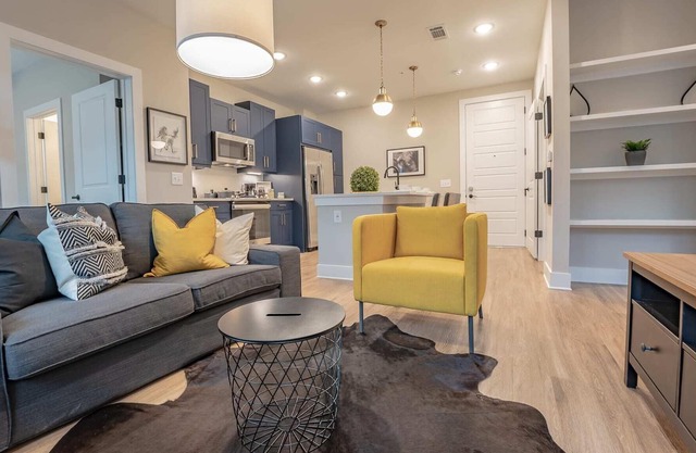 Stylish Downtown Deluxe Apartment W/Pool & Parking