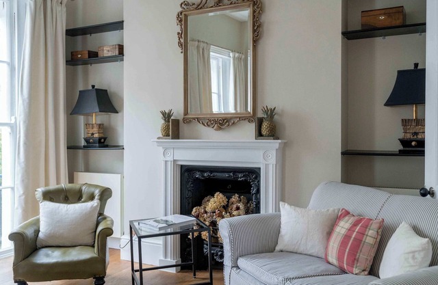 Stylish flat near Victoria and Warwick