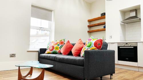 Stylish High Ceiling Home in South City Center