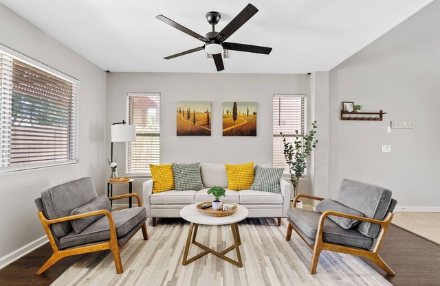 Stylish Home in Prime Gilbert-walking to San Tan Village