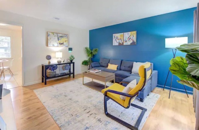 Stylish home with Arcade(7000 games) and King beds