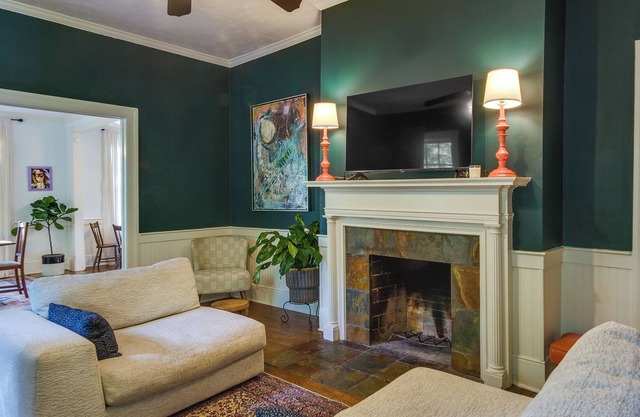Stylish Jackson Home: Walk to Dining & Shops!