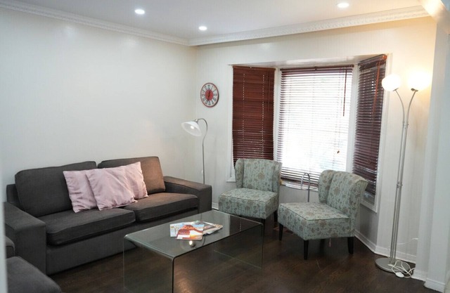 Stylish Mississauga Escape Near Downtown