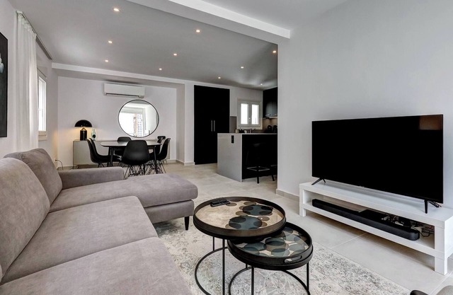 Stylish & Modern Fuengirola Apt, Near Beach