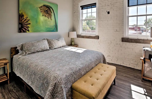 Stylish & Modern King Suite in Downtown Hickory!