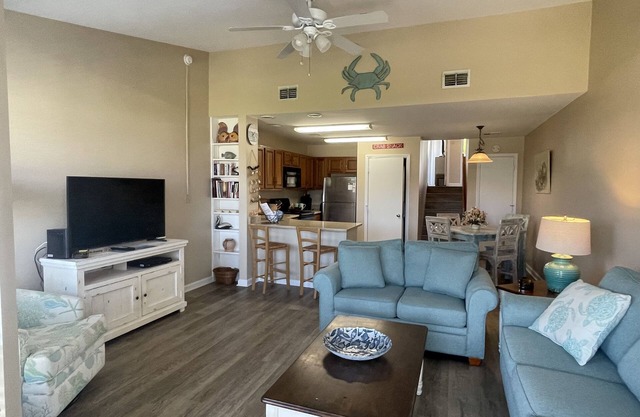 Stylish modern beach view unit, w/Bch & Pool, dog friendly!