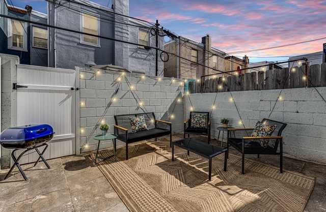 Stylish Near Stadiums & Nightlife Game Room