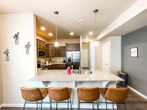 Stylish new home close to downtown